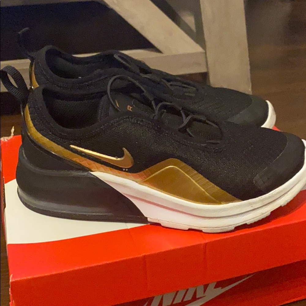 Boys Nike Air Max Axis